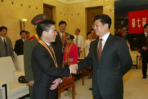 第十七届中央政治局委员，中华全国总工会原主席王兆国接见蒋锡培